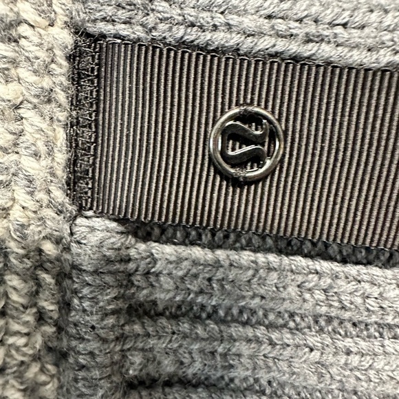 Lululemon Gray Knit Scarf with Pockets - Picture 4 of 4